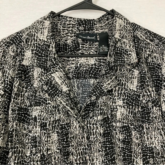 Maggie Barnes Black Gray Stretch Short Sleeve Rolled Tab Button Down 1X - Picture 3 of 8